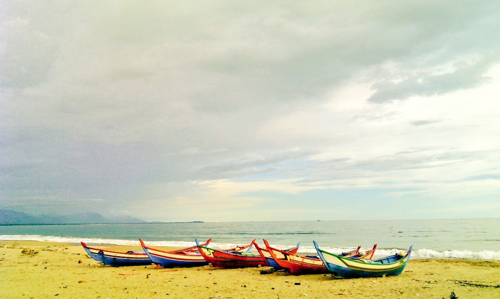 Jejeran Perahu di Pantai Aceh Barat Daya @rz/breedie.com