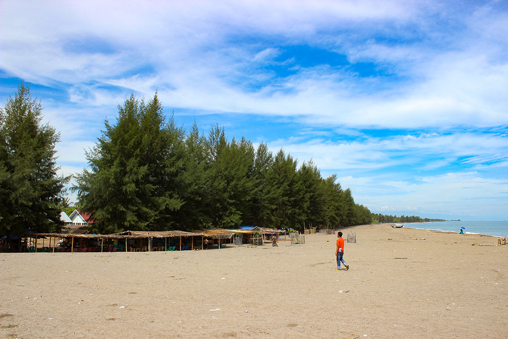 Foto pantai Lampuuk, Aceh Besar sebelum edit.