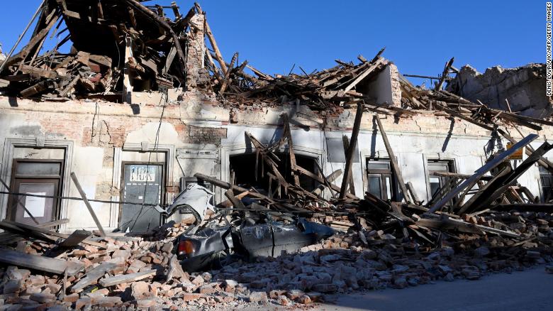 Reruntuhan bangunan akibat gempa di Petrinja, Kroasia.@cnn.com